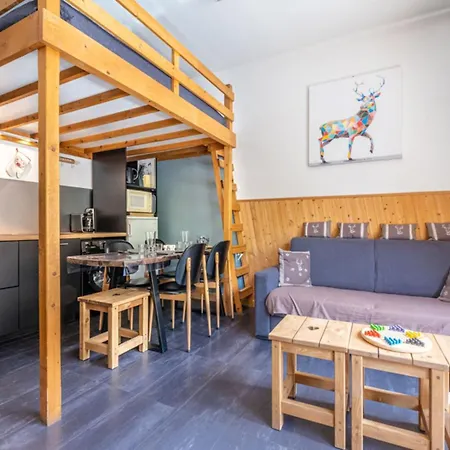 Warm Haven In With Balcony Apartment *