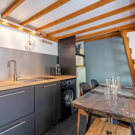 公寓 Warm Haven In With Balcony *