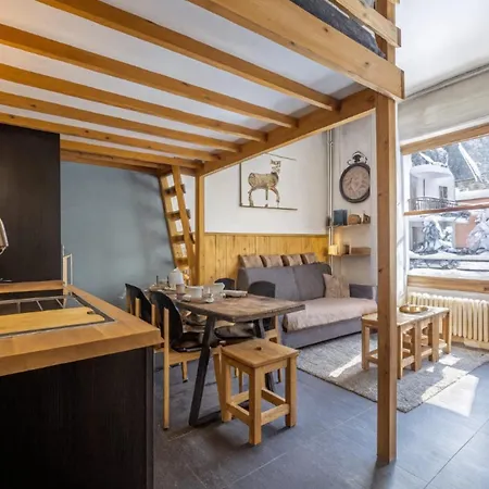 Warm Haven In With Balcony 霞慕尼