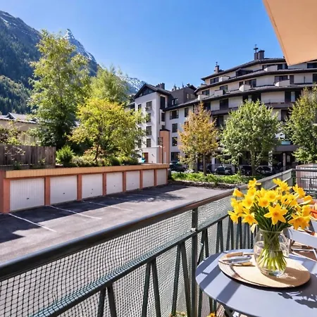 Warm Haven In With Balcony Apartment