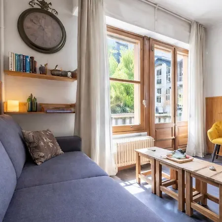 Apartment Warm Haven In With Balcony *
