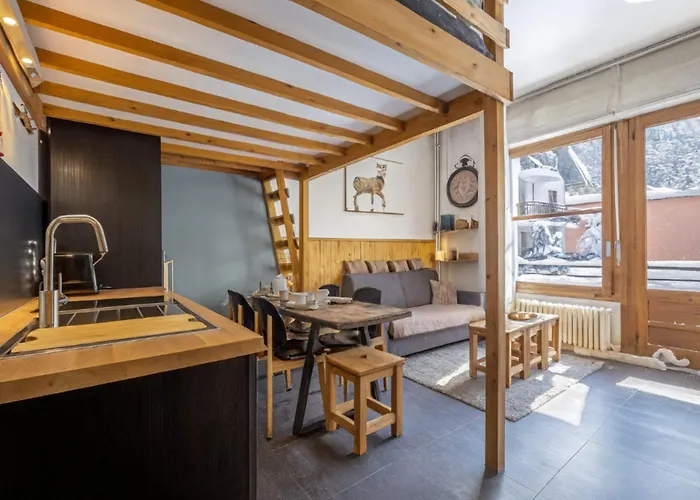 Warm Haven In With Balcony 霞慕尼